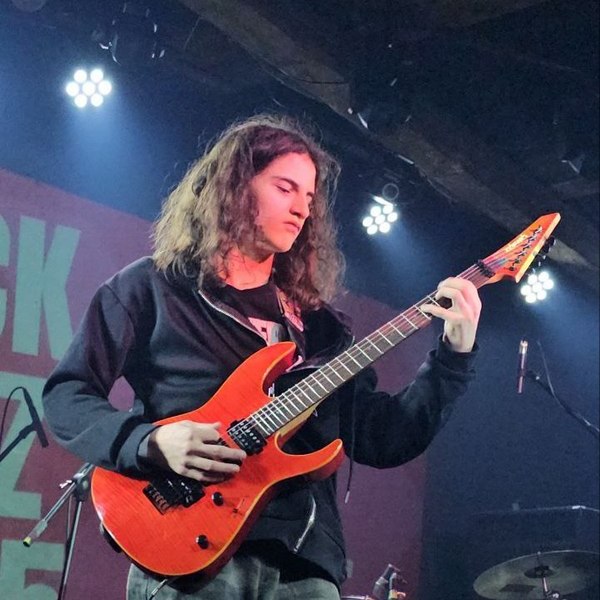 гитарист Андриан Попов, фото из архива музыканта img_20260317_084539_613