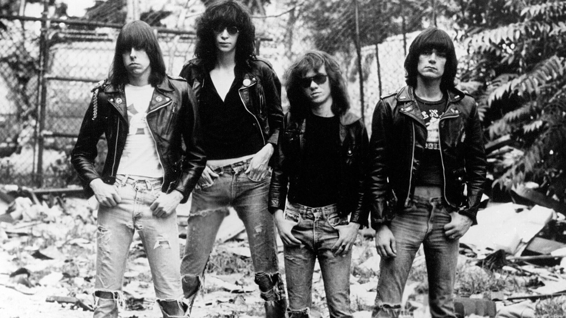 Название западных групп. Ramones. Группа Ramones. Панк группа Ramones.