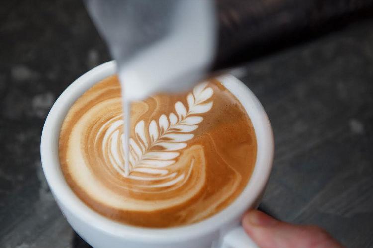 Как нарисовать красивое сердце на кофе
