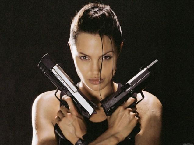 Анджелина Джоли в образе Лары Крофт
