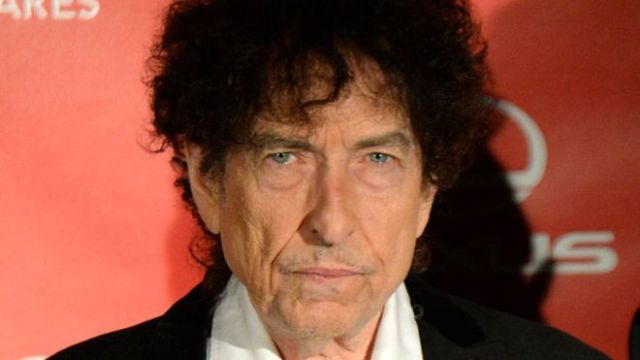 Боб Дилан отказался присутствовать на вручении Нобелевской премии по литературе