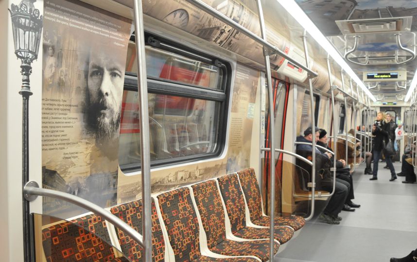 В метро Петербурга запустили литературный поезд 