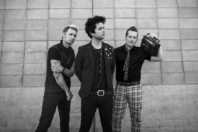 Green Day выпустили видео «Too Dumb To Die»
