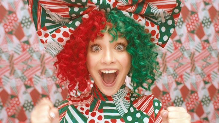 17 ноября австралийская певица Sia выпустила свой восьмой студийный «Everyday Is Christmas»