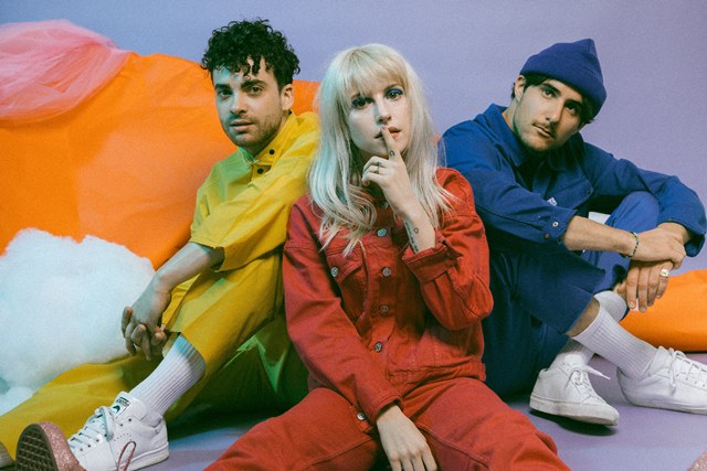 Paramore выпустили клип «Caught In The Middle»