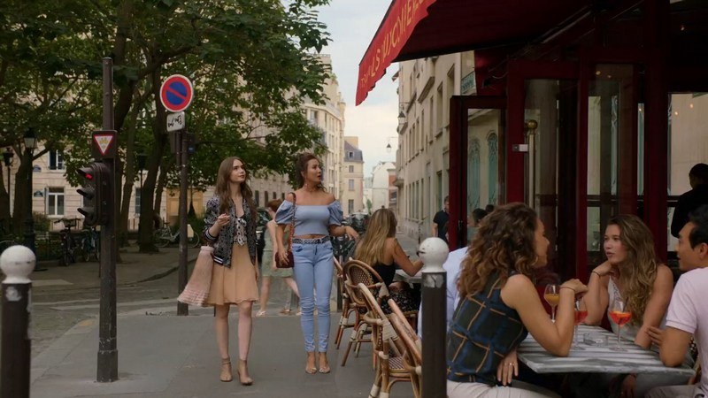 «Эмили в Париже»: mood-сериал и сборник клише в одном флаконе