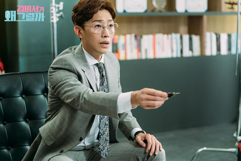 Кан Киён в роли Ким Дэхо («Фея тяжёлой атлетики Ким Бок Джу») и Пак Юшика («Что случилось с секретарём Ким?»)