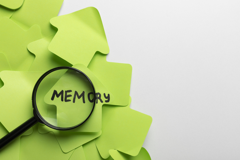 top-view-memory-concept-with-green-post-its