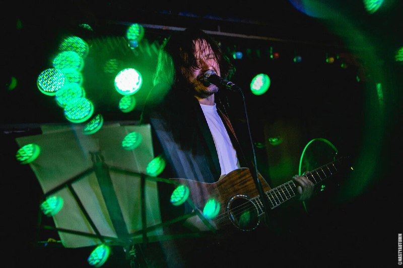 «Любовь преодолеет всё, включая здравый смысл», — Матвей Сухов об альбоме «Первый снег. Электричка»