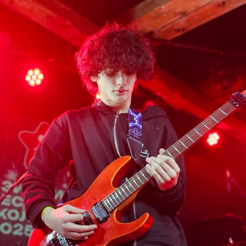 гитарист Андриан Попов, фото из архива музыканта