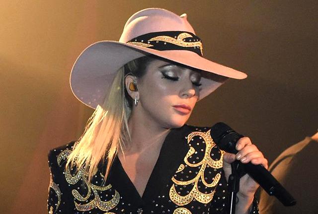 Леди Гага выпустила новый клип «Million Reasons»