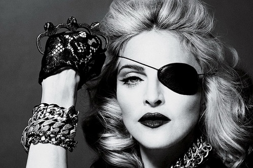 Madonna представила новое видео на песню «Living For Love»