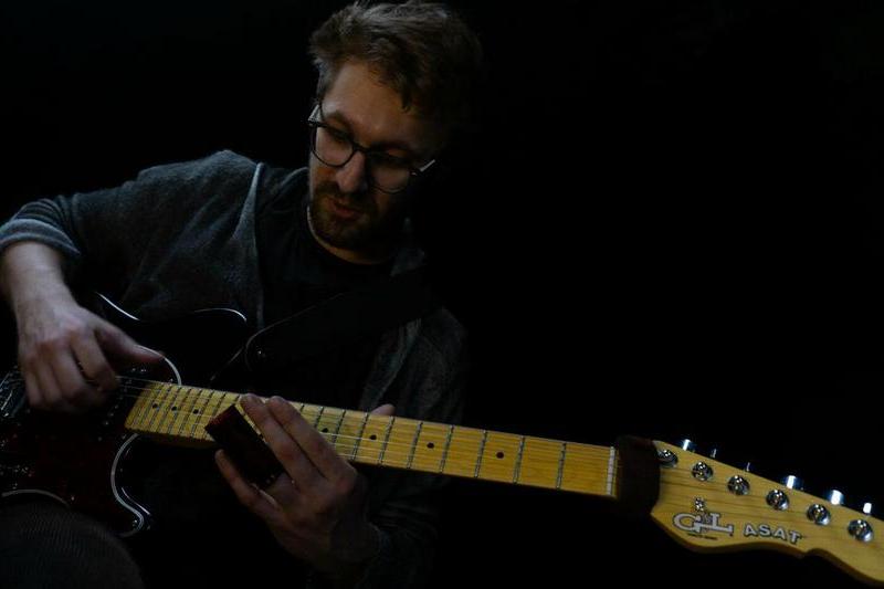 гитарист и театральный композитор Олег Бабич