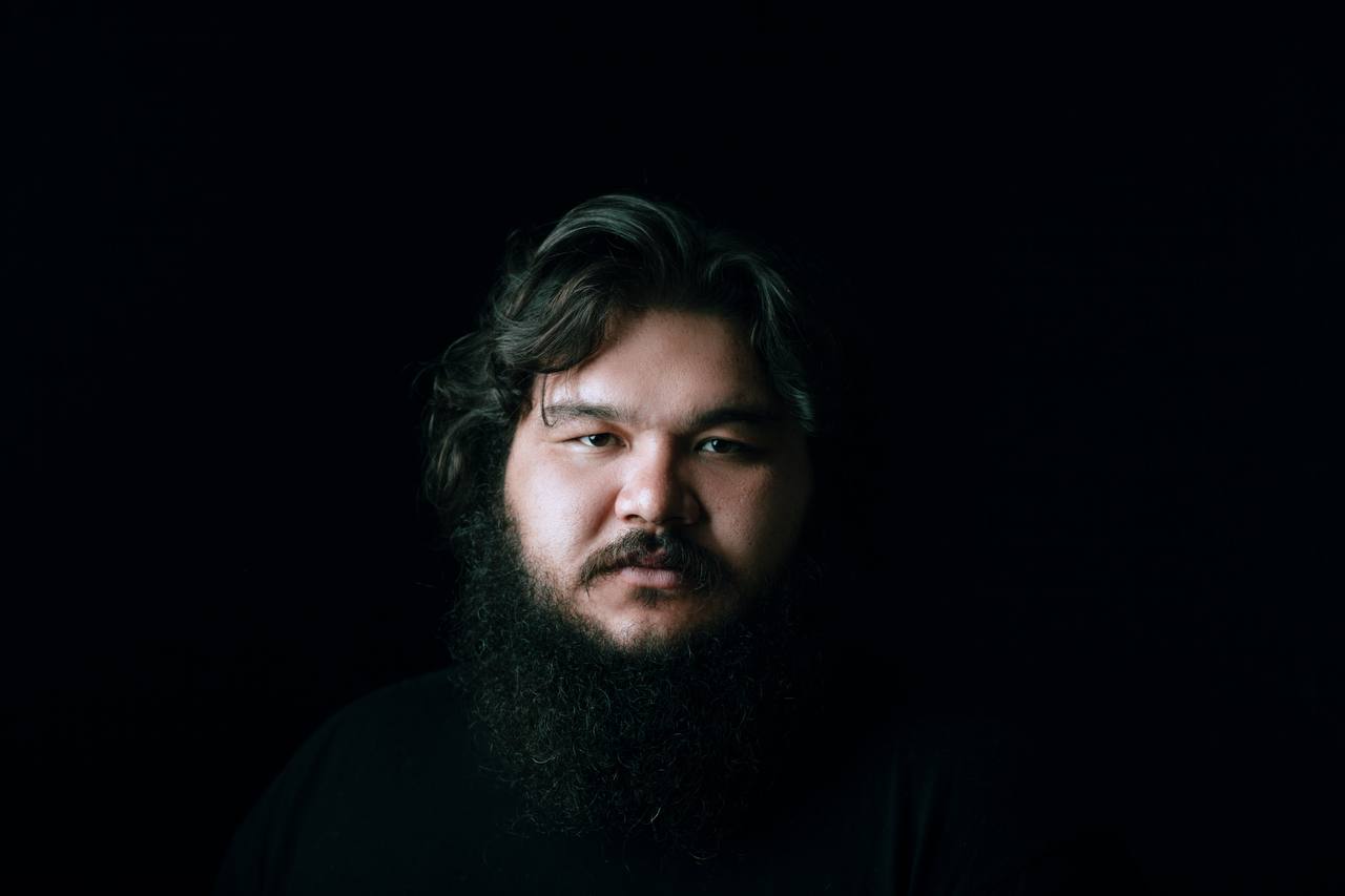 «Самое любимое место — это мой дом», — Добрыня Сатин о природе Алтая и треке «Мои горы»
