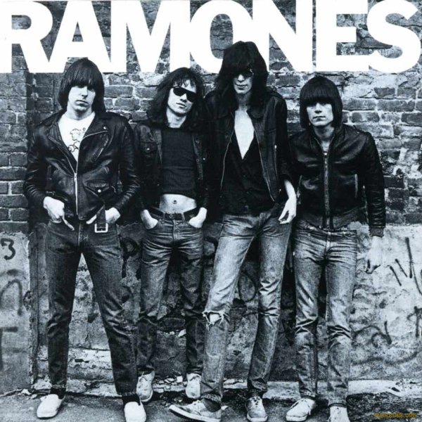 Книга о легенде панк-рока The Ramones