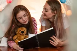 Семейное чтение перед сном - 5 домашних ритуалов и которые вырастят увлеченного читателя