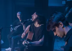 Акустический концерт Театра безумия АГ в Москве: камерная атмосфера для своих