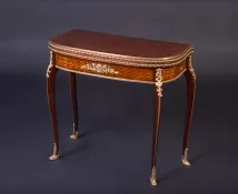 Антикварные столики в интерьере: изящные детали, которые собирают пространство воедино