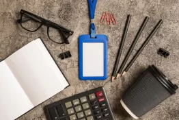 Ланьярды с логотипом для сотрудников: укрепление корпоративного духа